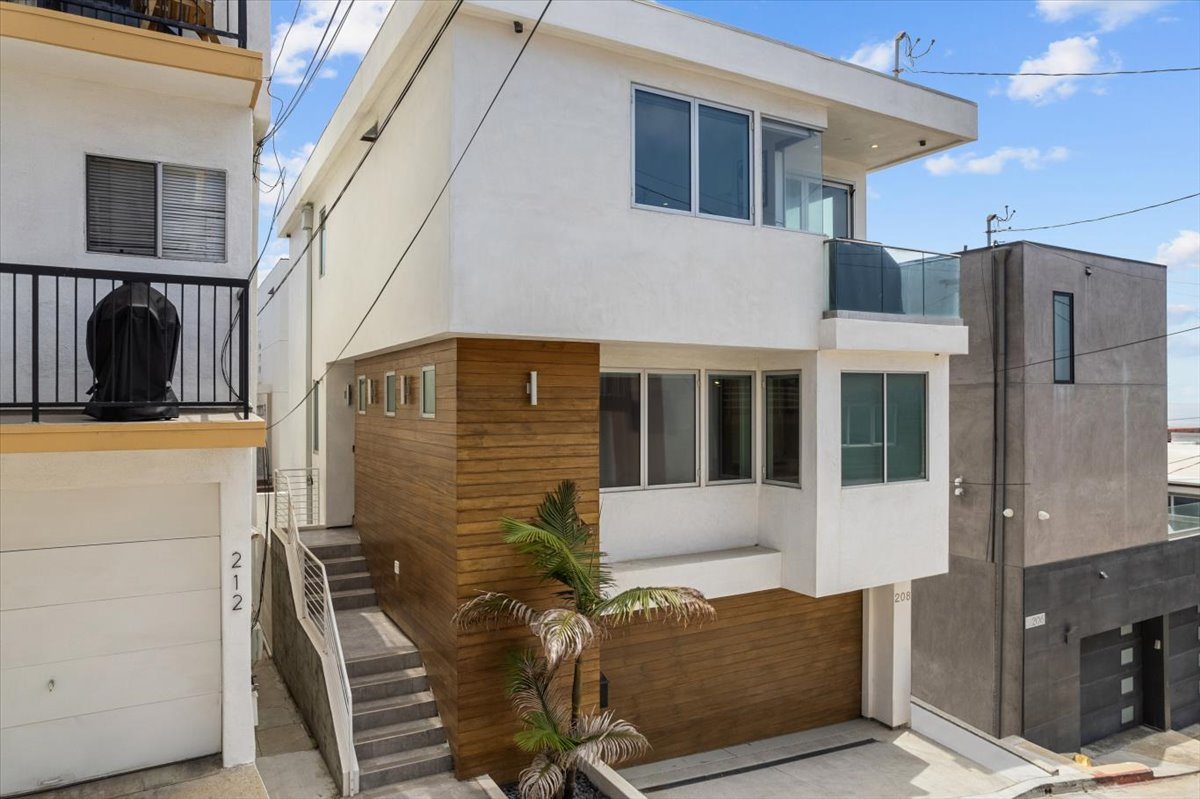 208 Moonstone St, Manhattan Beach, CA 90266